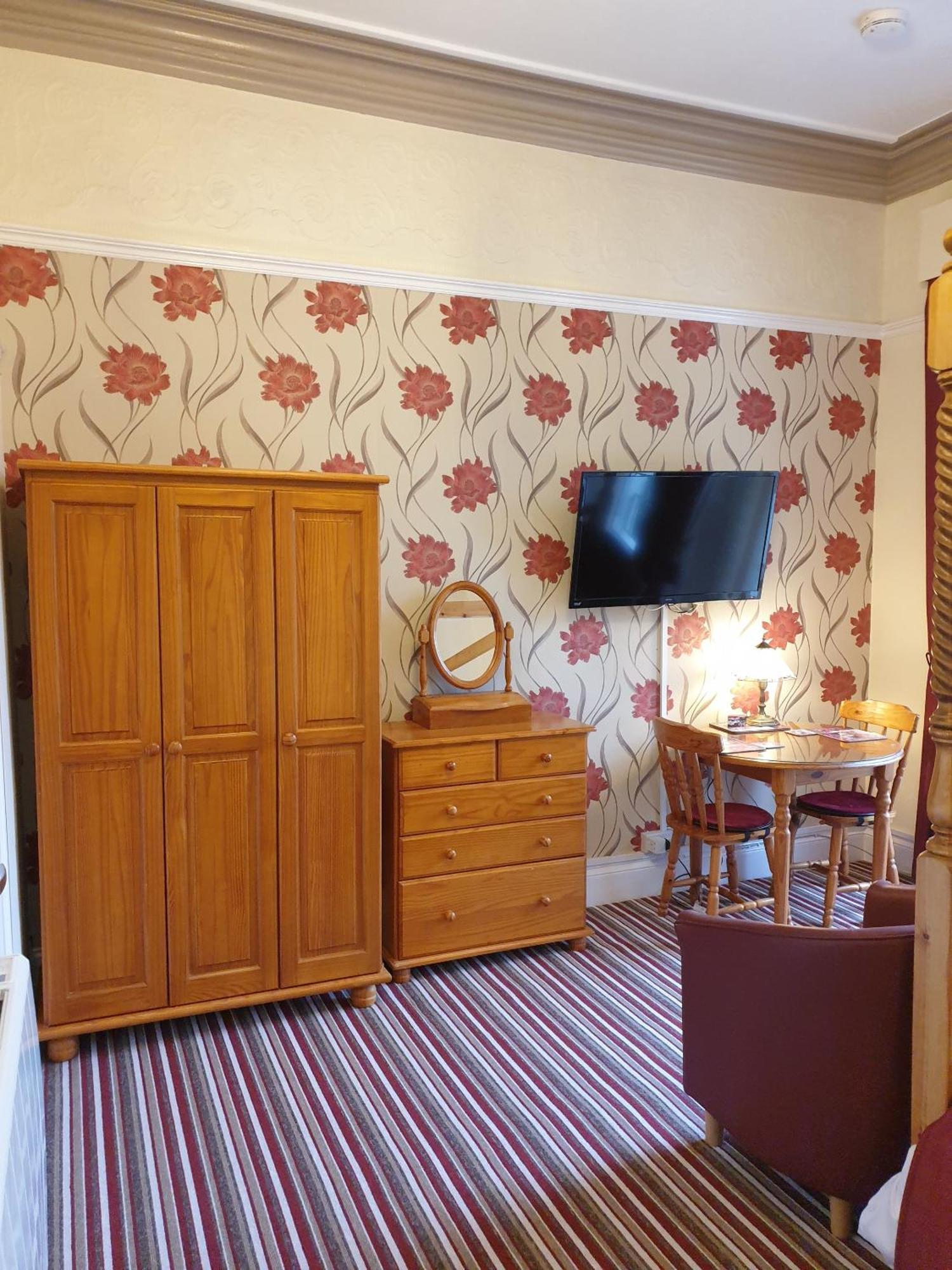 Appletorre House Holiday Flats - Pet Friendly And Private Parking Torquay Exterior photo
