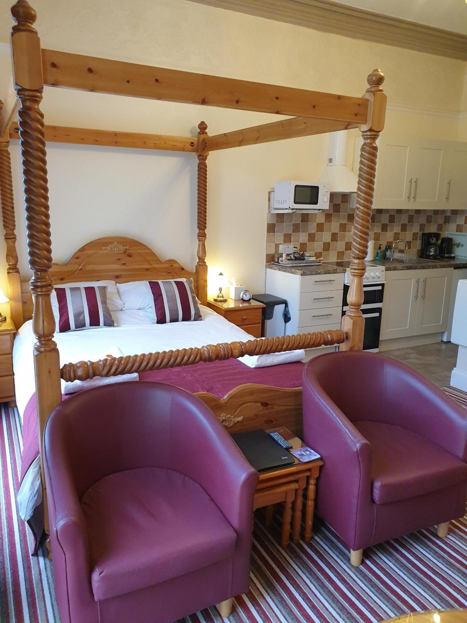 Appletorre House Holiday Flats - Pet Friendly And Private Parking Torquay Exterior photo