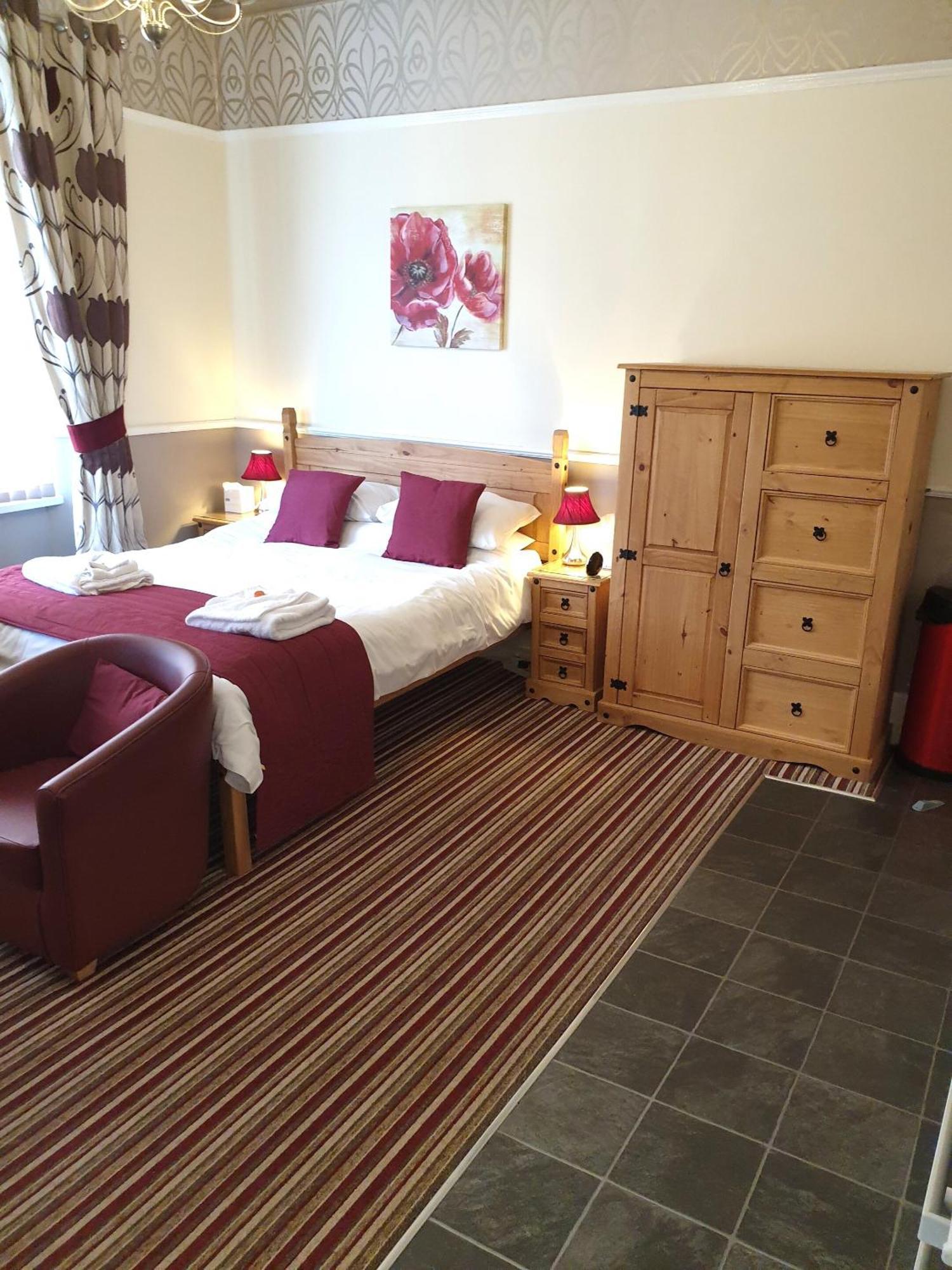 Appletorre House Holiday Flats - Pet Friendly And Private Parking Torquay Exterior photo