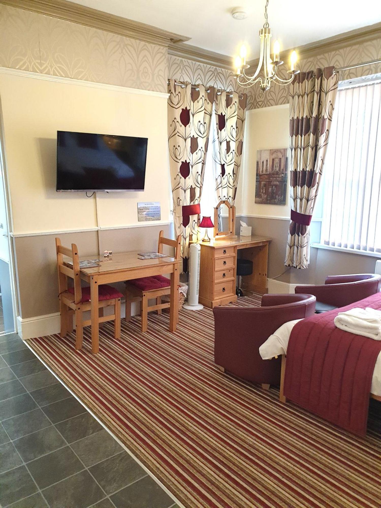 Appletorre House Holiday Flats - Pet Friendly And Private Parking Torquay Exterior photo