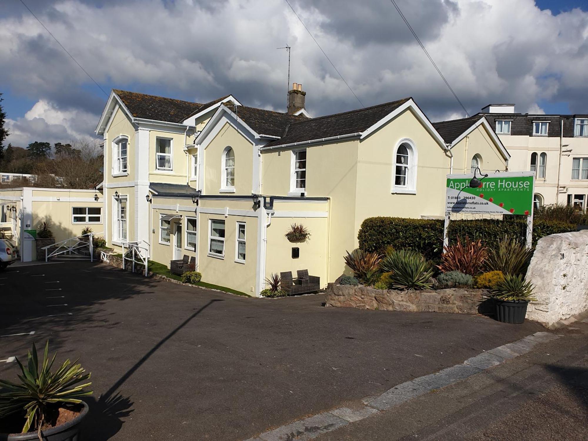 Appletorre House Holiday Flats - Pet Friendly And Private Parking Torquay Exterior photo