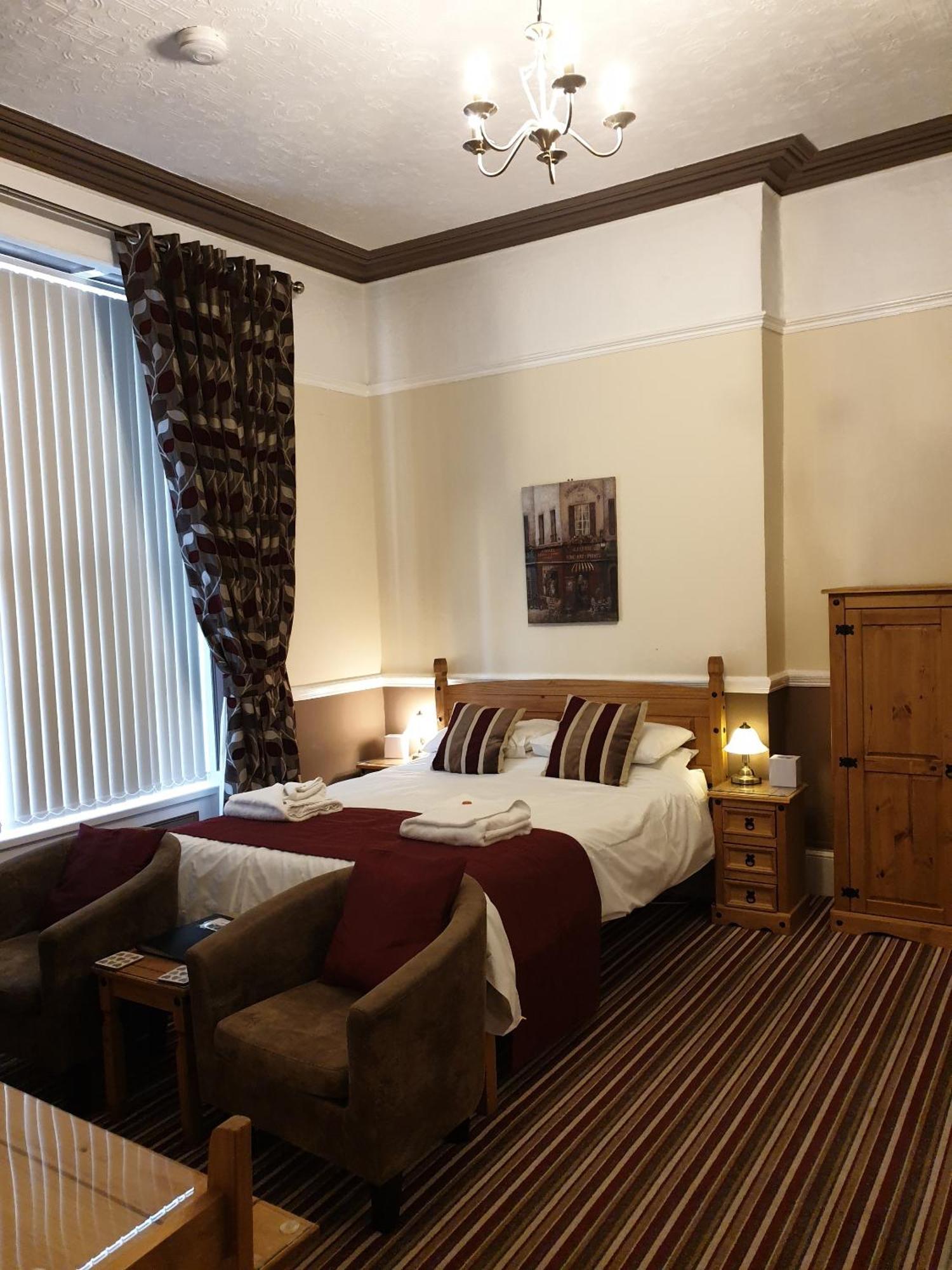 Appletorre House Holiday Flats - Pet Friendly And Private Parking Torquay Exterior photo