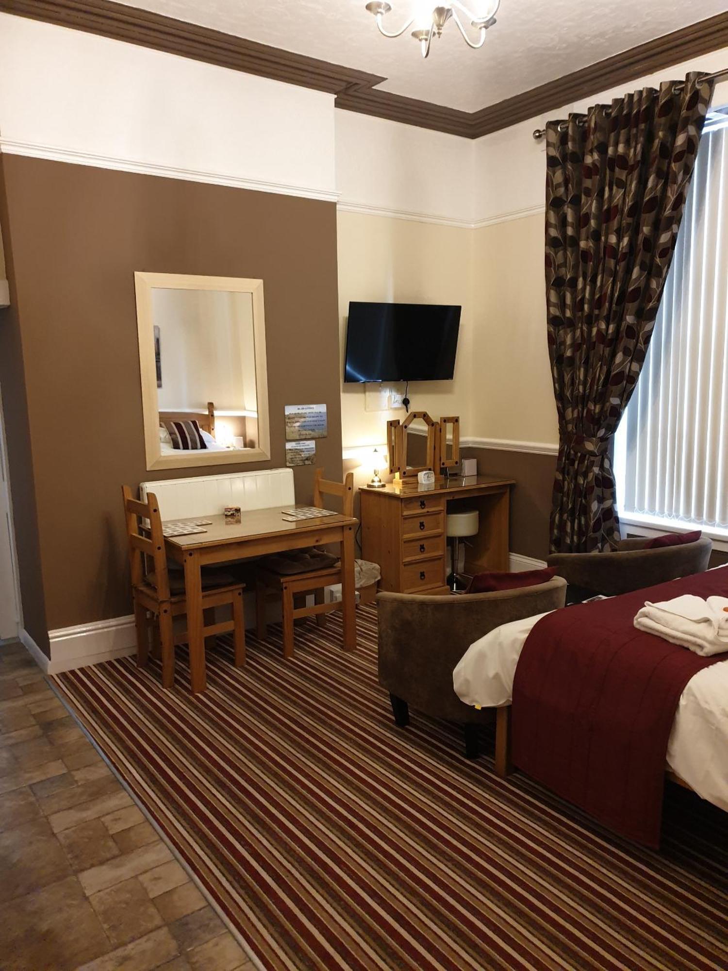 Appletorre House Holiday Flats - Pet Friendly And Private Parking Torquay Exterior photo