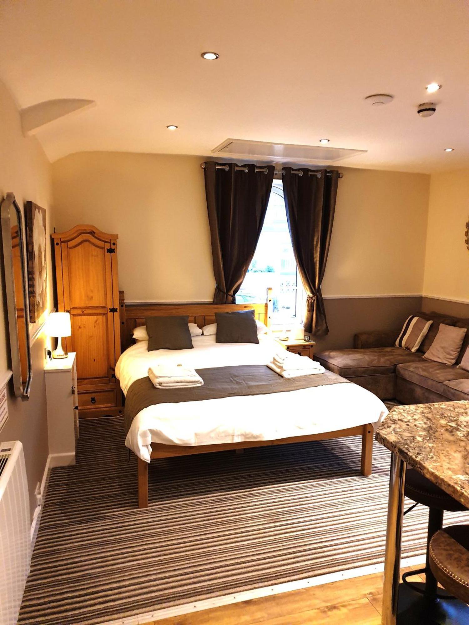 Appletorre House Holiday Flats - Pet Friendly And Private Parking Torquay Exterior photo